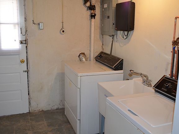 2nd image of 6744 Lynford St