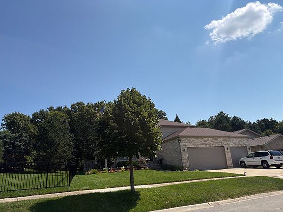 3rd image of 15239 Olympic Ln