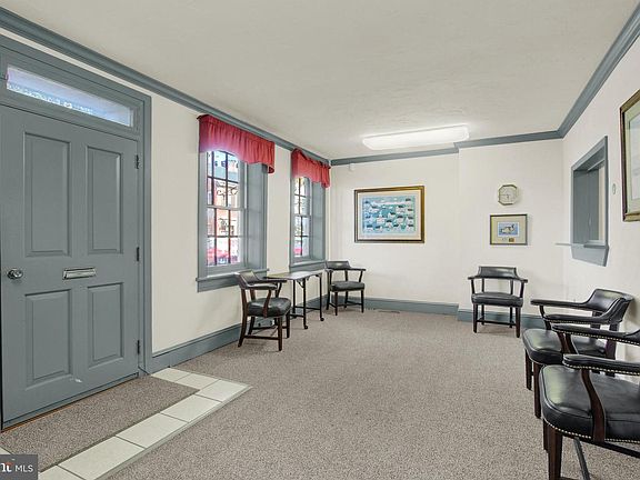 4th image of 209 Broadway