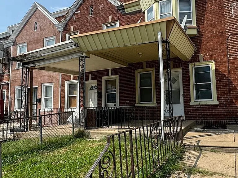 223 E Sheldon St — Photo 1