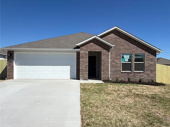 3030 Rosalee Ln, Centerton, AR 72736