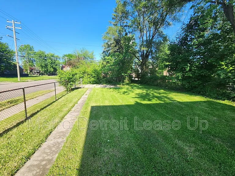 9516 Wayburn St #1 — Photo 10