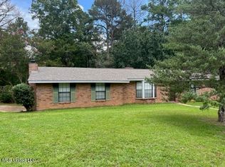 601 Pinewood Dr SE, Magee, MS 39111