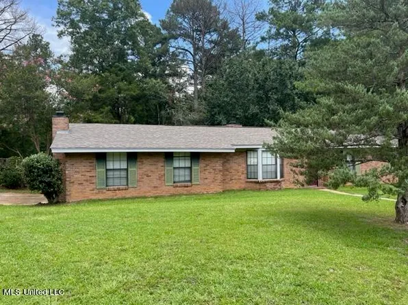 601 Pinewood Dr SE, Magee, MS 39111