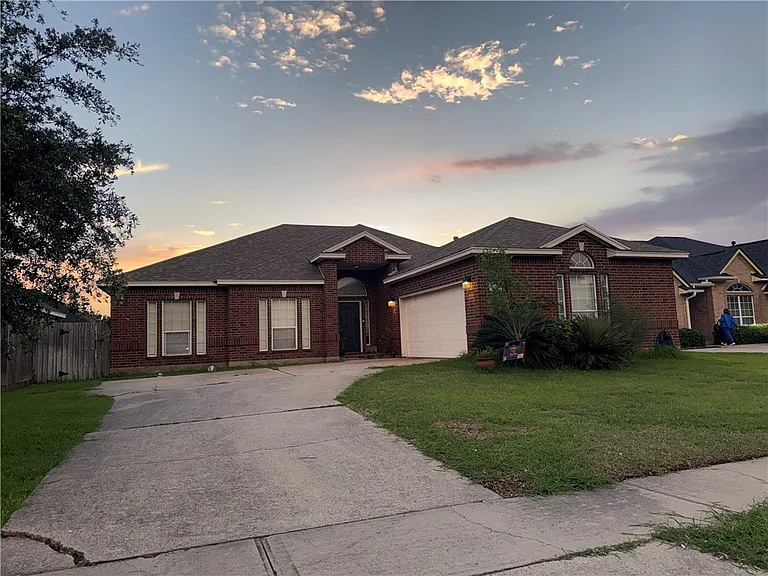 344 Wright Dr — Photo 1