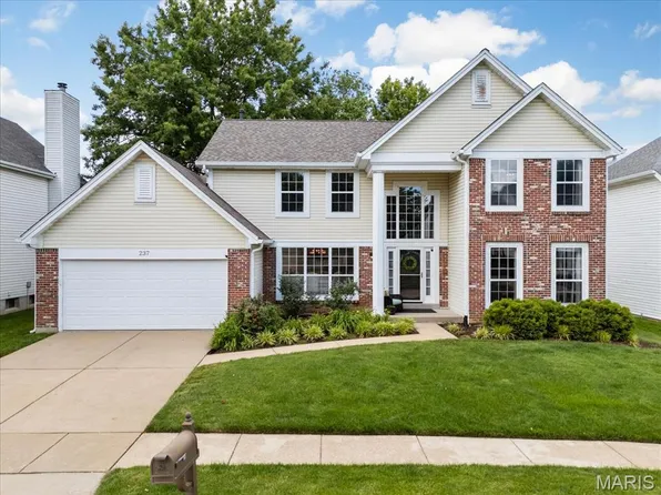 237 Dejournet Dr, Chesterfield, MO 63005