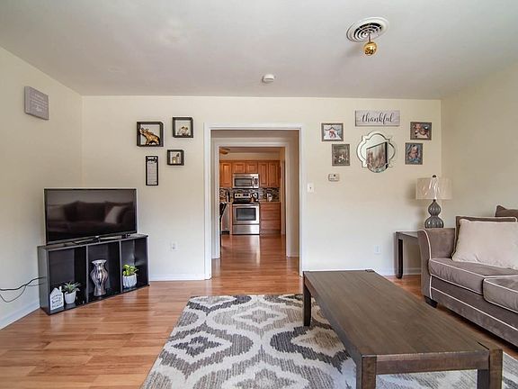 4th image of 20 A Adelaide Ave #20A