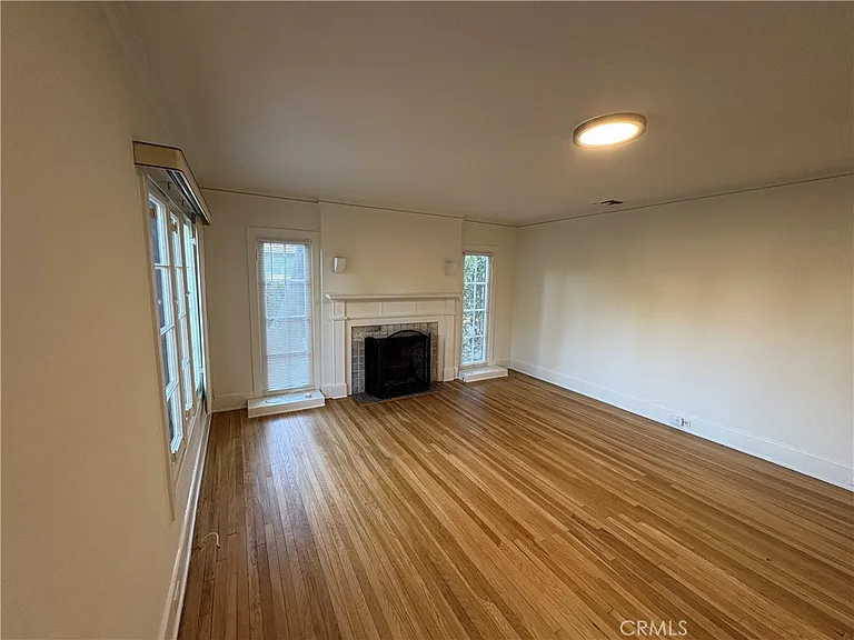 894 S Los Robles Ave — Photo 4