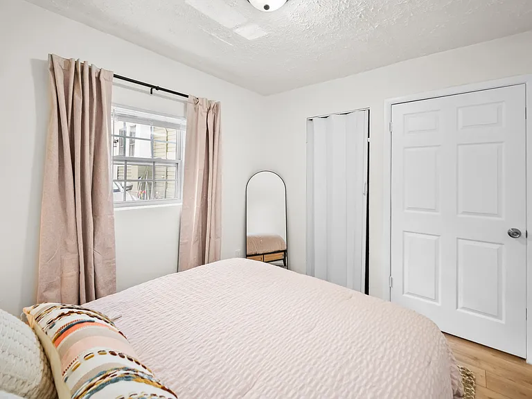 145 W 10th St #B — Photo 5
