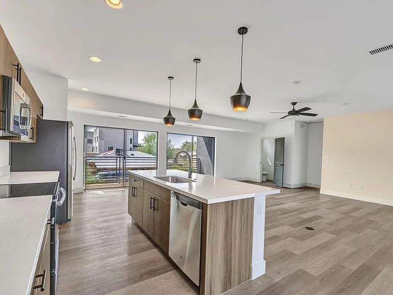 524 W Brown St — Photo 5