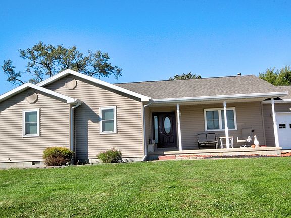 2nd image of 102 Horseshoe Dr