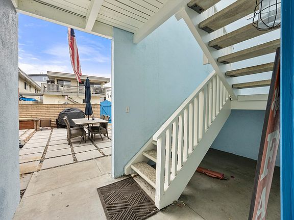 4th image of 211 Cypress St #1/2