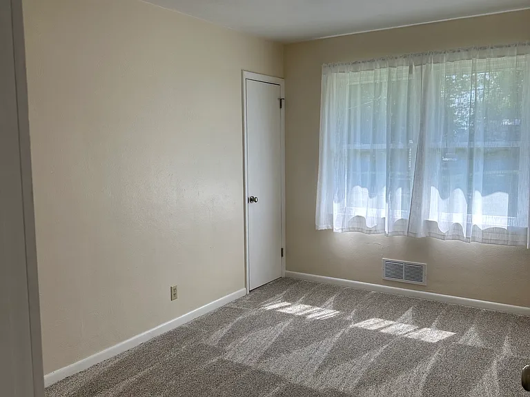 717 Saratoga Ave — Photo 10