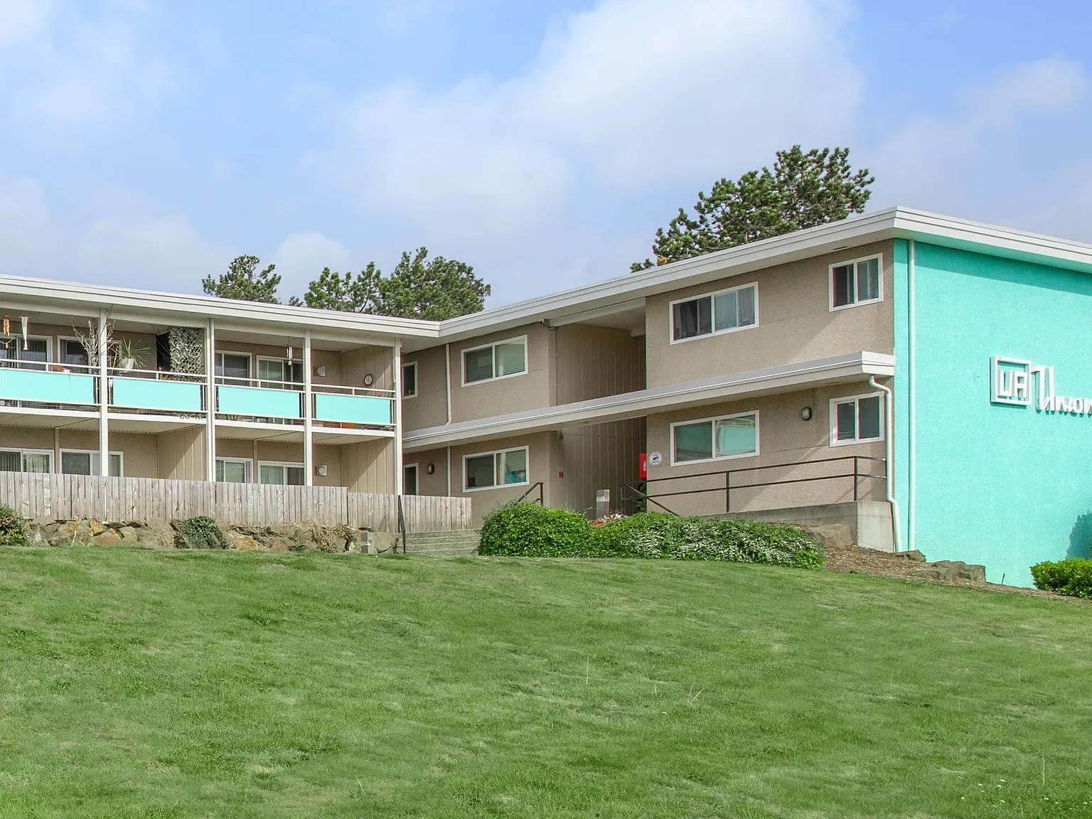 Unionaire Apartments — Photo 1