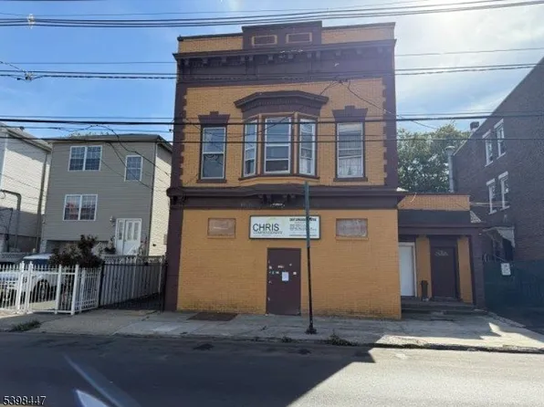 1014 E Grand St, Elizabeth City, NJ 07201