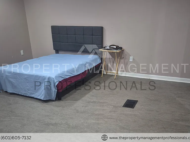 348 Colonial Dr — Photo 8
