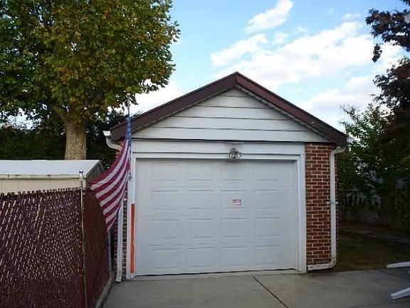 5th image of 6411 Bell Blvd