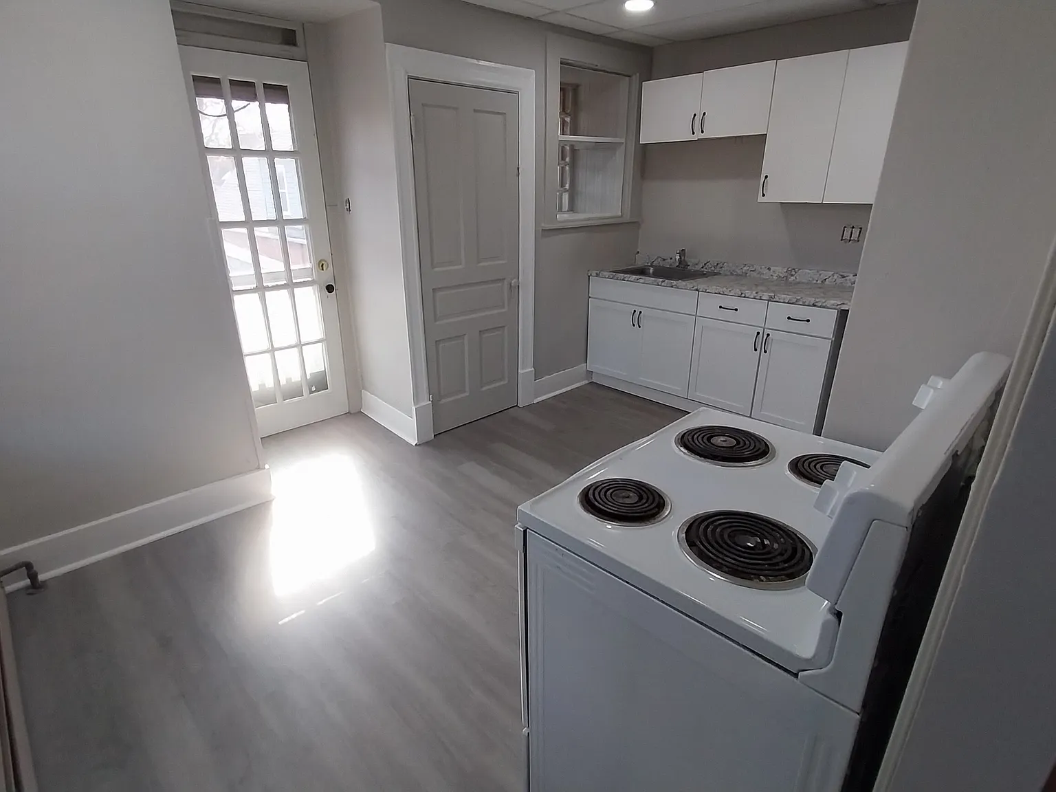 1 bed, $1,000 — Photo 4