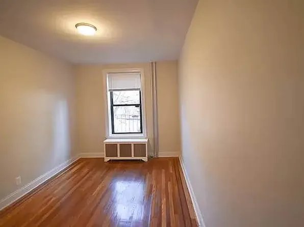 25-21 31st Avenue image 4 of 5