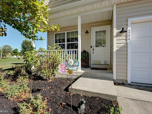 3rd image of 244 Avonbridge Dr