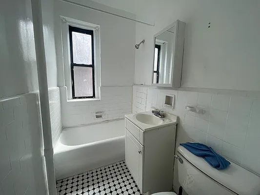 Rented by Contact Realty | media 20