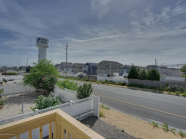 1955 Railway Ave E — Photo 18