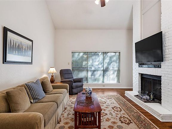 2nd image of 3854 Williamsburg Cir