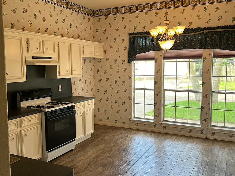 kitchen breakfast area