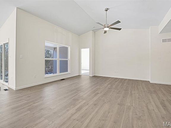 3rd image of 486 Austin Dr