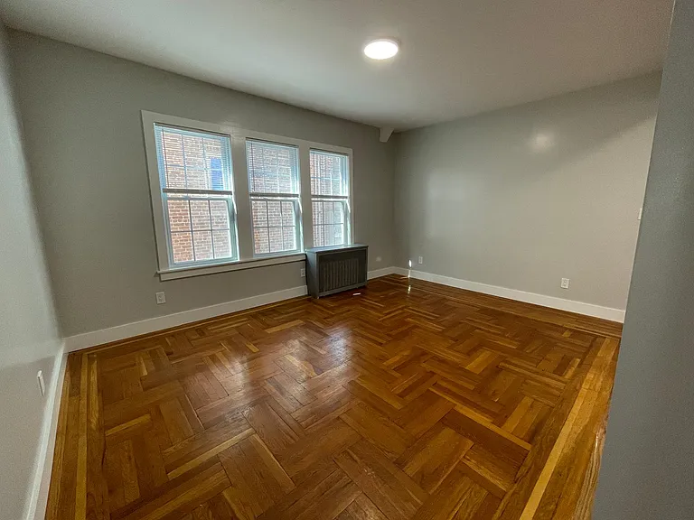 4248 Bronxwood Ave — Photo 4