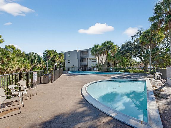 3rd image of 3100 Riverside Dr APT 305