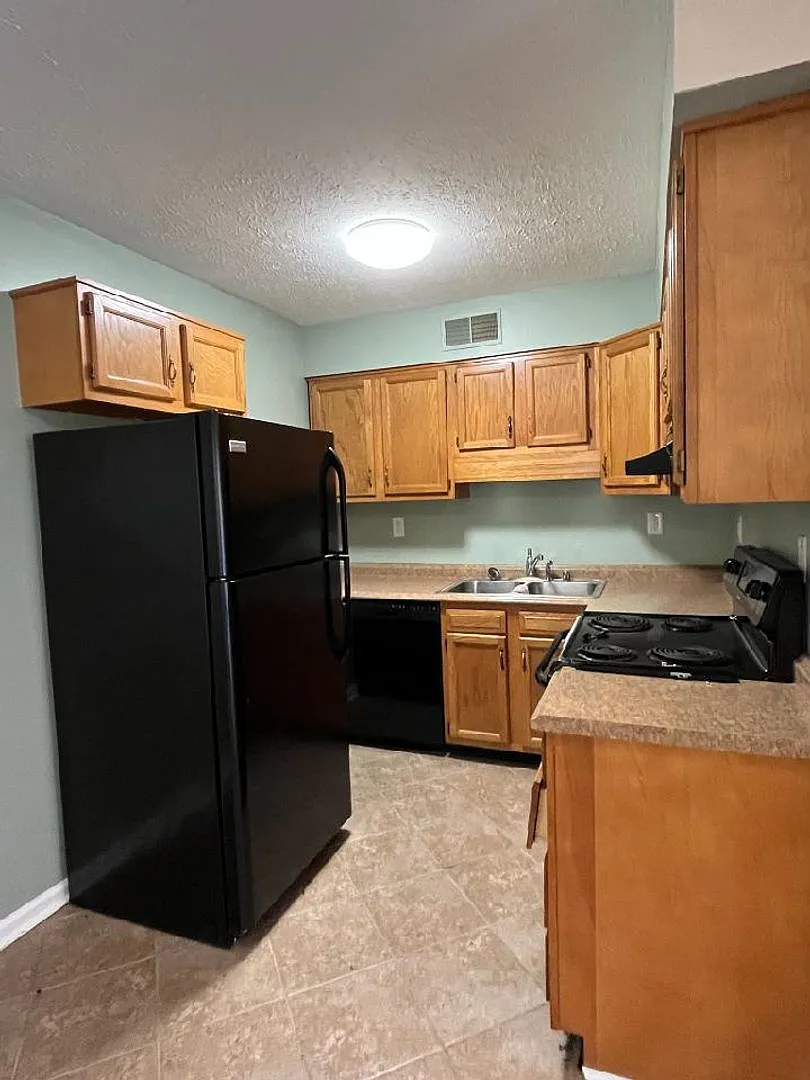 4229 Glenn Hill Manor — Photo 3
