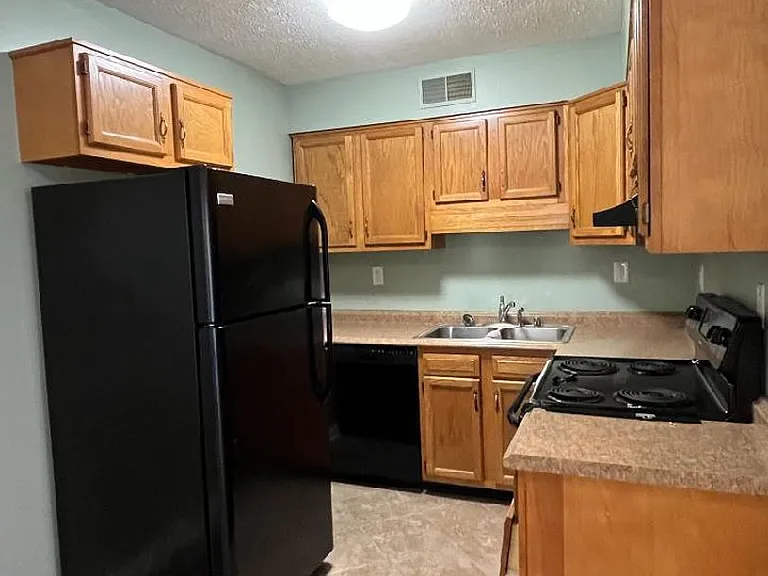 4229 Glenn Hill Manor — Photo 3