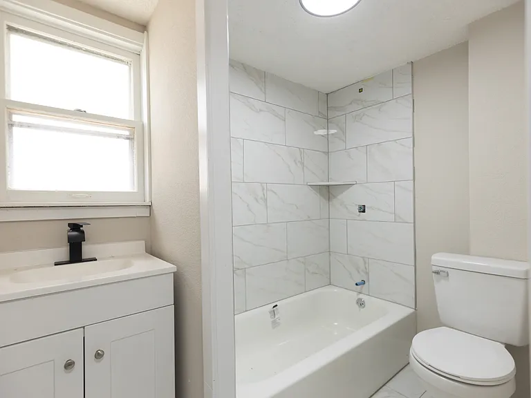 2717 Webster Ave — Photo 7