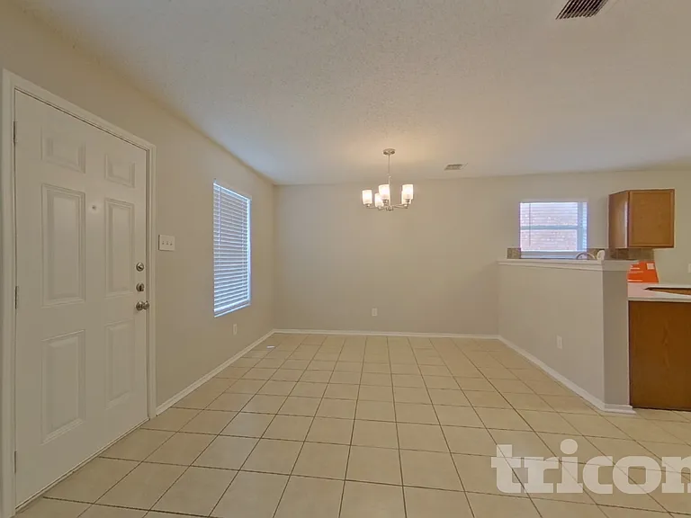 4865 Waterford Dr — Photo 6