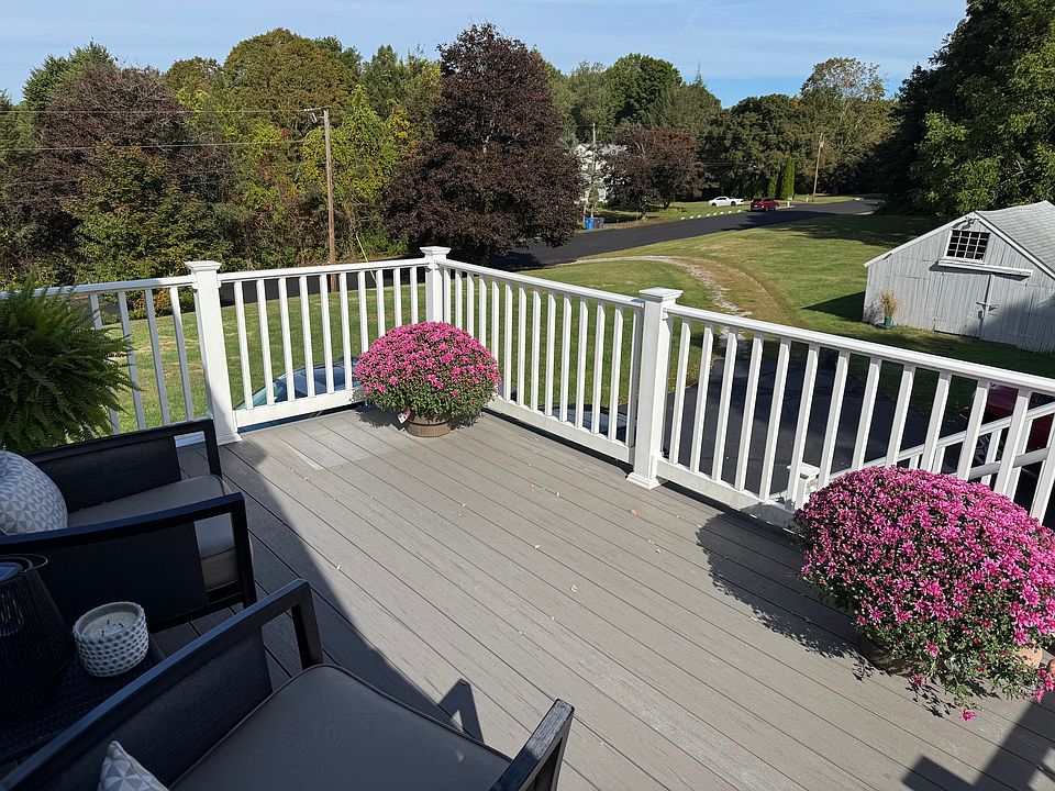 Private Deck overlooking spacious back yard