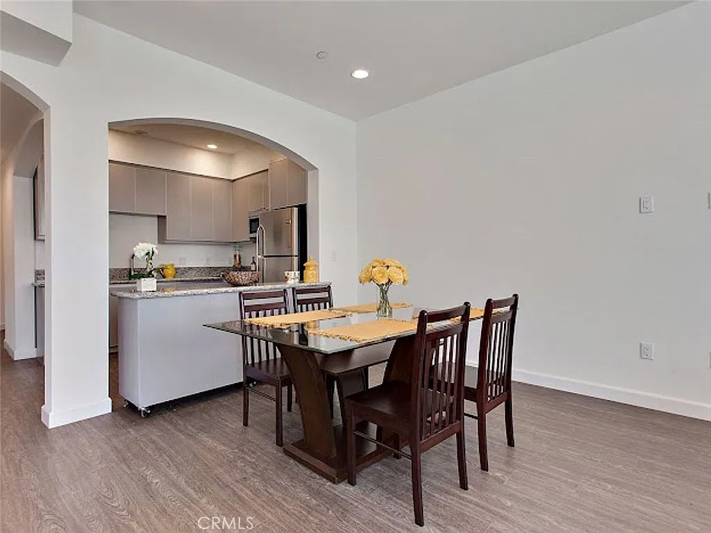 3 bed, 2.5 bath, 1440 sqft, $5,238 — Photo 3