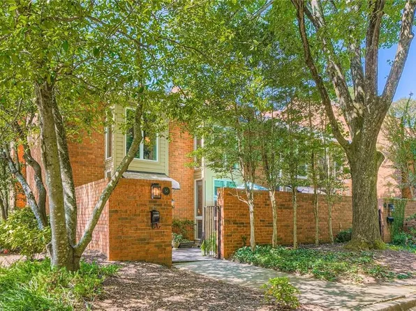 54 Willow Gln, Sandy Springs, GA 30342