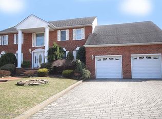 86 Johanna Ln, Staten Island, NY 10309