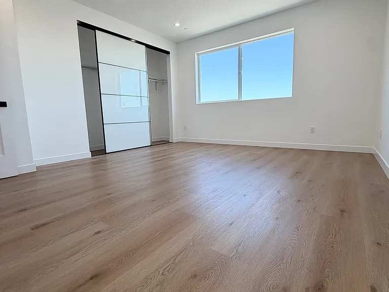 16102 Leadwell St — Photo 11