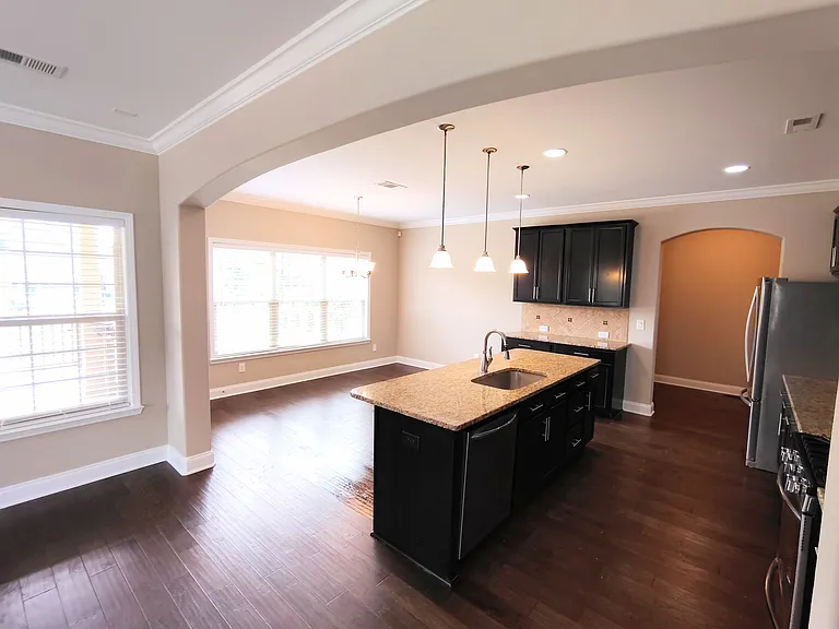 5001 Laughing Brook Ln — Photo 5