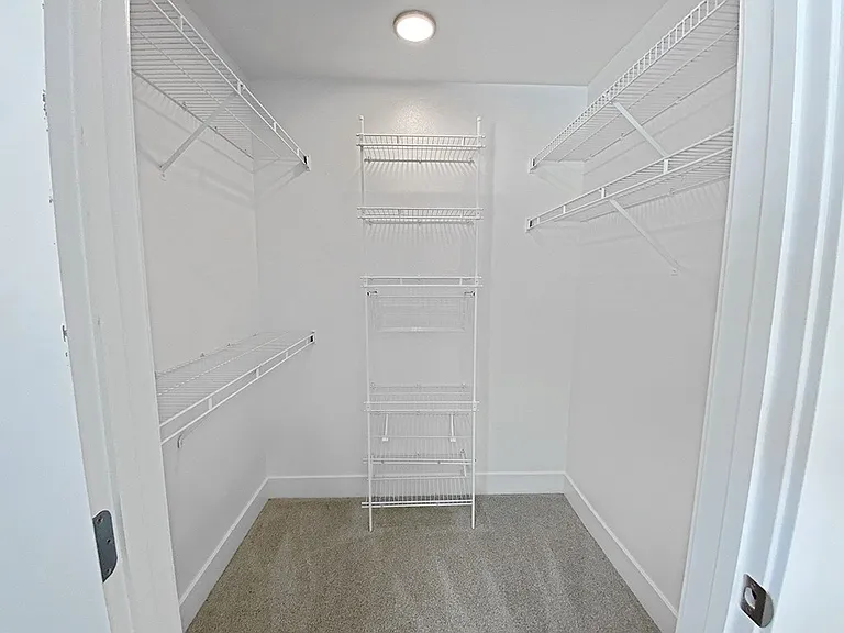 Byron Lakes Apartments — Photo 56