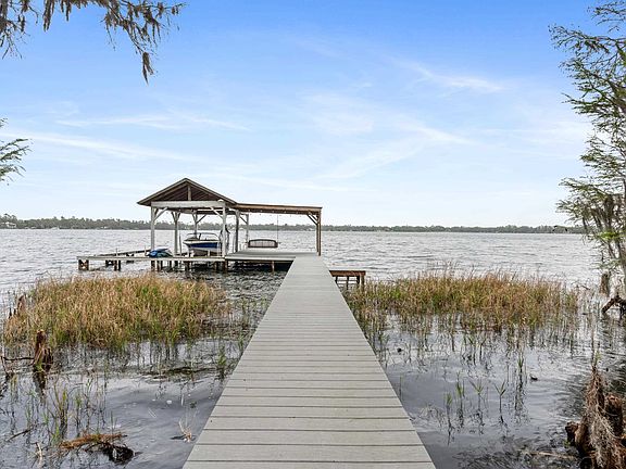 4th image of 4219 NE Cherry Lake Cir