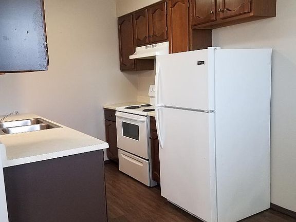 3rd image of 1310 Queens Ct #A