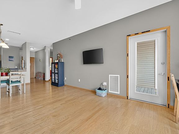 4th image of 301 Harbour Town Dr APT 323