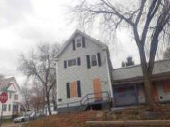 2nd image of 194 Warren St