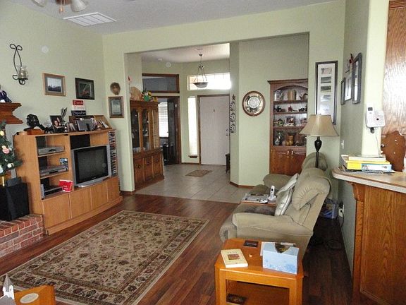 3rd image of 521 Madeline Ln