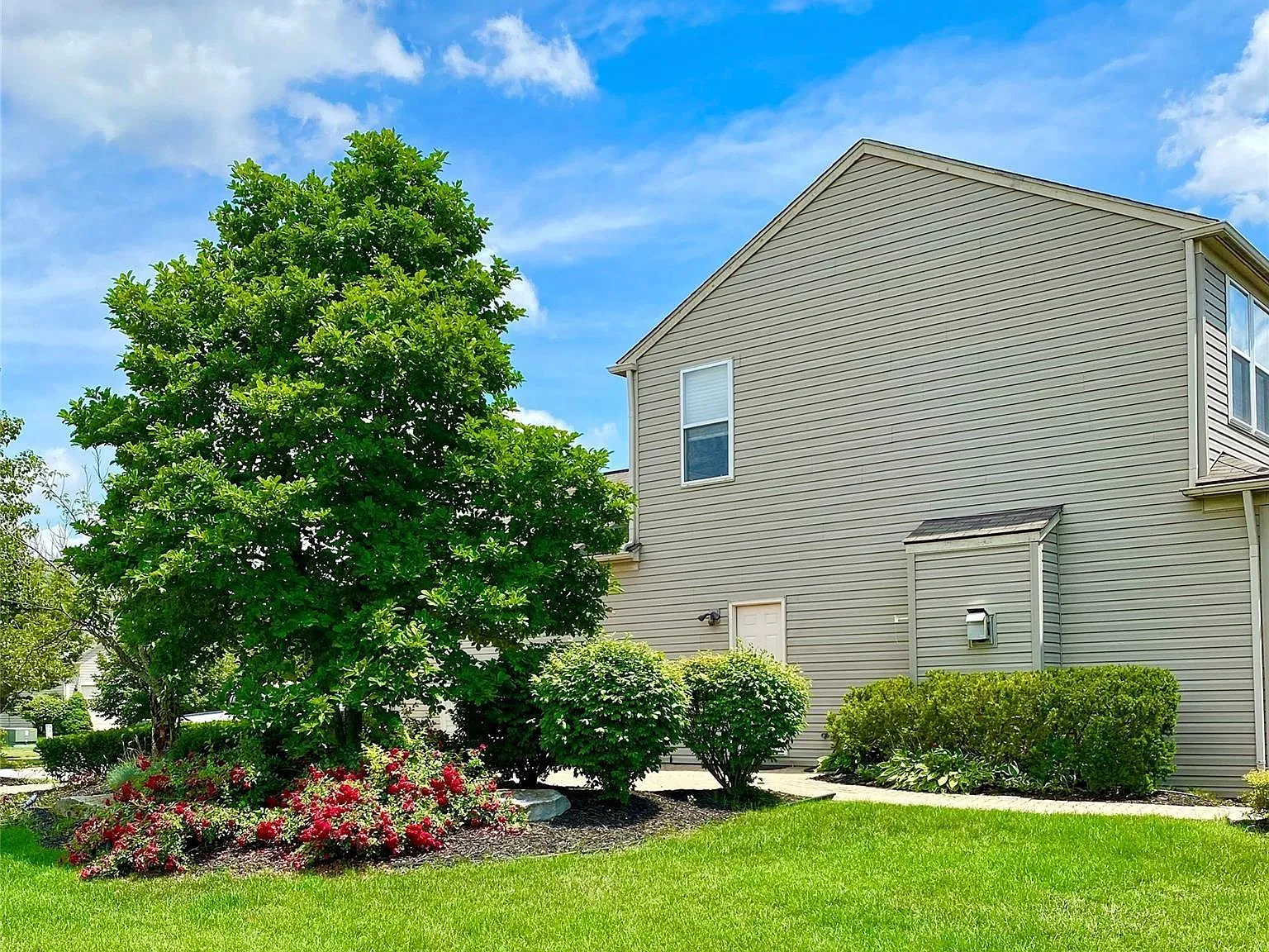 4 bed, 3.5 bath, 2126 sqft, $2,995 — Photo 4