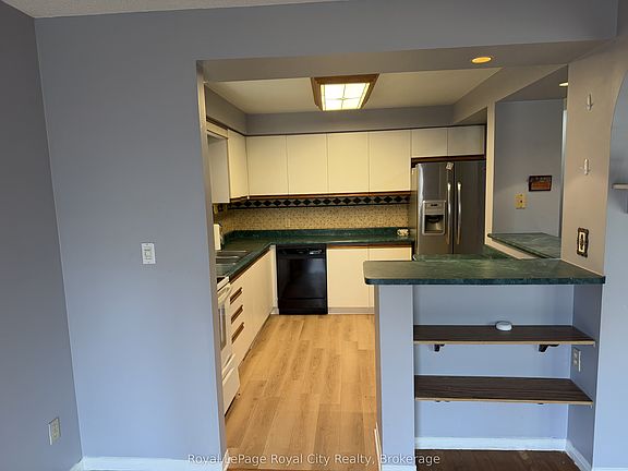 5th image of 206 Rickson Ave