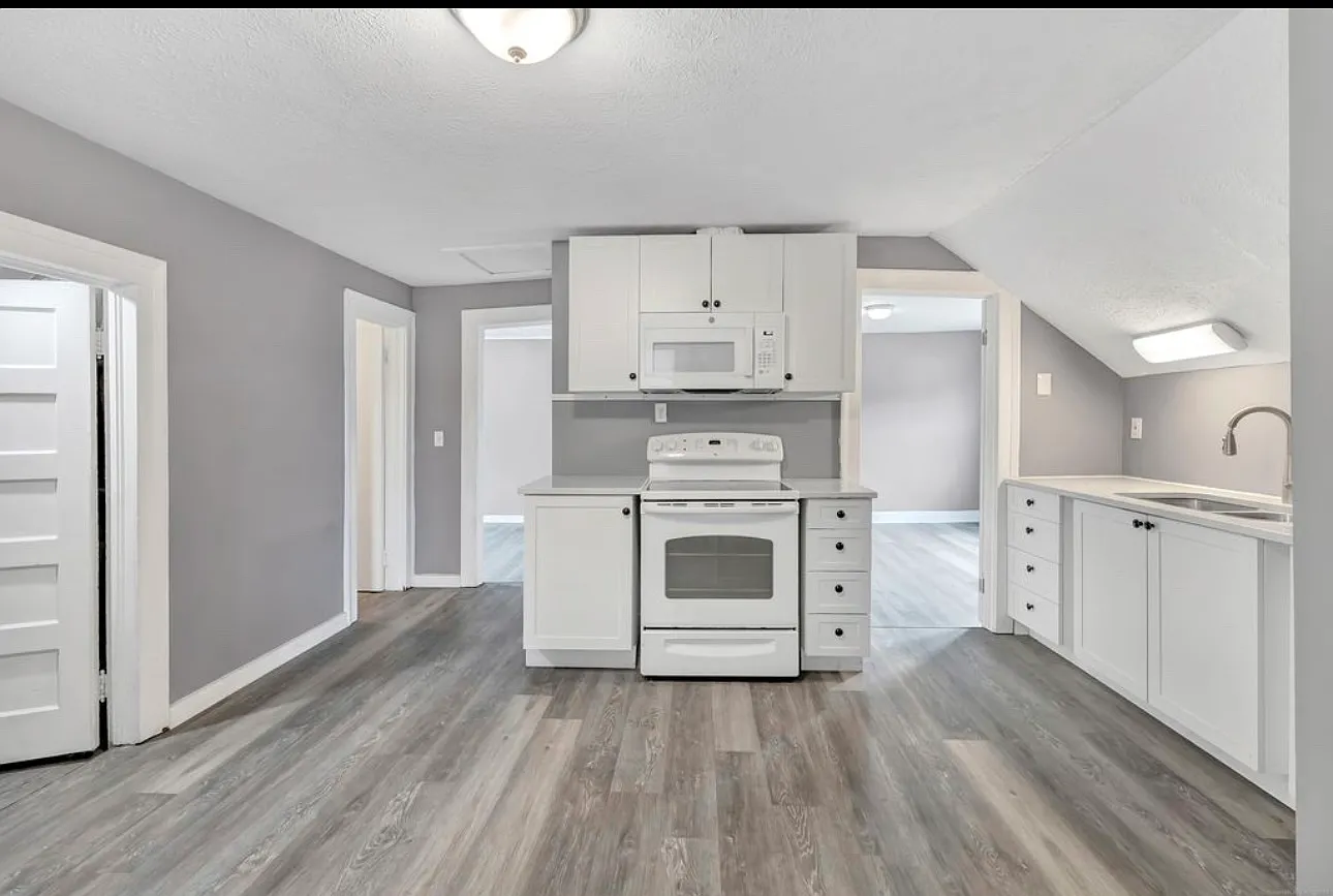 174 Gridley St — Photo 2